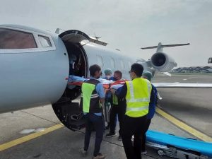 Evakuasi Pasien Menggunakan Ambulance Udara atau Air Ambulance